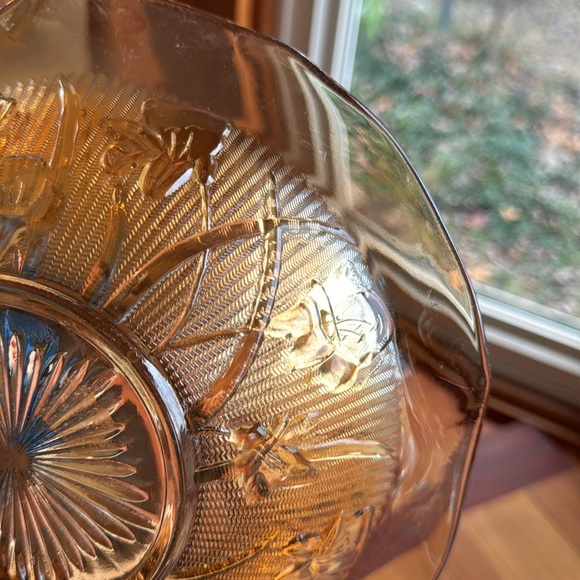Peach 1960s  depression glass 9" ruffle bowl Jeanette iris - Picture 4 of 5